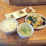 中国料理 堀内 - お昼の定食(キクラゲ・豚肉・玉子の醤油炒め)