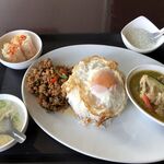 ポム タイ料理 - ランチ「グリーンカレー+ガパオ」」