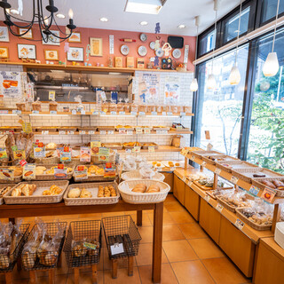 [6 minutes walk from Nishijin Station] We offer a wide variety of breads made with carefully selected ingredients.