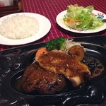 Sawaya ka - 掛川IC近くの炭焼レストランさわやかで「コンビセット」にしました。ジューシーハンバーグとチキンの欲張りな組み合わせ！なかなか美味しいですよ。