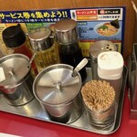 ラーメン山岡家 - テーブル