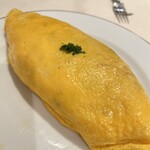 レストラン香味屋 - オムライス(中のチキンライスに具がいっぱい入っていて美味しい)