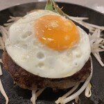 ばーぐ屋ぶりこ - ハンバーグには目玉焼き必須よね