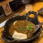 北新地ここの - 陶板麻婆豆腐。グツグツの最高の一品。