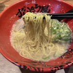 ラー麺 ずんどう屋 - 麺　細麺