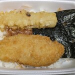 ゆで太郎 - ミニのり弁
通常360円のところ9月は260円だった
白身魚のフライ、ちくわ天、鰹節、海苔