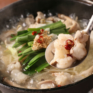 鍋の季節になりました！【名物‼炭火炙り国産牛もつ鍋】