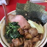Iekei Kansai Oudou Ie Chokkei Gadouya - 鶏油多め、スープは最後まで熱々