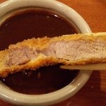 Tonkatsu Ando Suteki Okada - 特製ソースにカラシを混ぜて…食べる！柔かい肉だぁ～！！＼(◎o◎)／！！