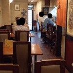 Tonkatsu Ando Suteki Okada - 店内の様子！カウンター５席、テーブル２０席の合計２５席ほど…(^o^)丿