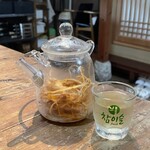 Kammi I Chi Pakutei - 食前酒：自家製高麗人参酒
