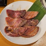 焼肉きんぐ - 厚切り牛タン