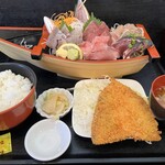 まるわ食堂 - お刺身5点盛りとアジフライ定食1800円