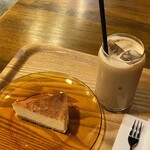 トレモロ - ニューヨークチーズケーキとアイスカフェラテ