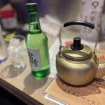 シグマ ポチャ - チャミスルフレッシュと炭酸水が入ってるやかん