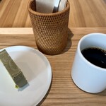 吉田たばこ店+MAMEBACO COFFEE - 抹茶テリーヌ + エチオピア セットで¥1050
