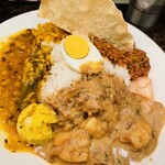 FISH - 3種のコンポ：海老、キーマ、MIX豆カレー。海老はダメだった。