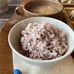 赤い屋根のカフェ テイクワン - 雑穀米、プチプチ美味しい