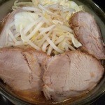 希  御徒町店 - ラーメン豚　７５０円　チャーシューは４枚になります。　　　野菜・にんにく・からめマシ