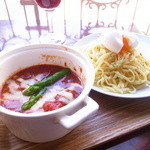 Brunch Menu 自家製サングリア, 名物! 牛筋トマト煮込みのつけナポリタン[, サファリコーヒー (HOT) (1,280円)