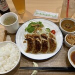 博多餃子工房 たね屋 - 博多たね屋定食850円＋ちょこっとカレー100円