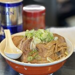 ＴＥＴＳＵ - 醤油厚切り炙りチャーシュー（太麺）1,350円。