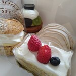 DOLICE VITA - (左から)シュークリーム、ブドウのタルト、モンブラン、ショートケーキのケーキBOX