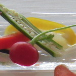 サーラ アマービレ - 季節野菜のバーニャカウダ（パプリカ・オクラ・二十日大根・胡瓜等）