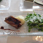 サーラ アマービレ - 豚のスペアリブ　マッシュドポテトとサラダ