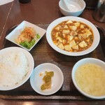 Beni Tora Gyouza Bou - 油淋鶏と四川麻婆豆腐(税込968円)