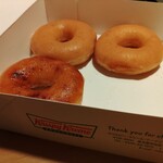 Krispy Kreme Doughnuts - オリジナル・グレーズド(¥205)、ブリュレ グレーズド カスタード(¥270)