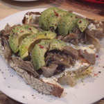 パーラー３０５ - きのことアボガドのタルティーヌ（ランチ）