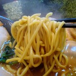 ラーメン 末廣家 - 「酒井製麺」さんの中太麺