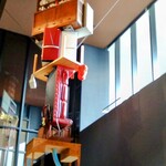 HOTEL GROOVE SHINJUKU - 2023/9月下旬。17＆18階の吹抜けの、巨大なアートウォール。