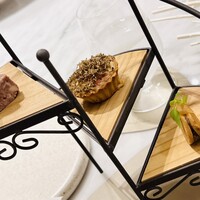 Maison DIA Mizuguchi - パテドカンパーニュ、トリュフのキッシュ、鶏レバーのクッキーサンド