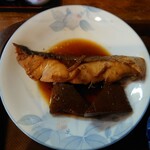 酒菜 うを勘 - ◯カンパチの煮付け
確かに大将さんの言われる通り旨味シッカリ❕
よ〜く脂が乗ってるよねえ❕
甘みある生姜醤油の煮付けでこれは美味しい♪

こんにゃくにもシッカリと旨味が染みてるねえ
