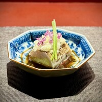 Ji-Cube - カマスが茄子を大事そうに抱えています(^^)
                    佐々シェフの料理は中華と思えない美しさで、画になりますねぇ。