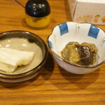 Tonkatsu Yosaku - 漬物と小鉢料理