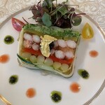 山の上ホテル - ずわい蟹と緑黄色野菜のテリーヌ　バジルの香りと
            　見た目も美しく、素直に美味しい。