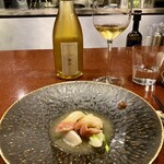 中華寝台 - ホッキ貝、ハナニラ、加賀蓮根、広東白菜。海老ミソはお好みで。日本酒を合わせて。