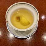 中華寝台 - 今日の薬膳スープは、栗と杏仁、いちじく。