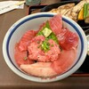 Kitakatsumaguroya - 料理写真:まぐろ三色丼セット。2200円。