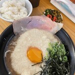 濃厚らーめん 驚麺屋 - 期間限定【とろろんこつ】ラーメン並＋ごはん（おかわり自由）