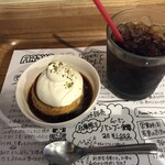 カフェ アロマ - アイスコーヒー（レギュラー）と生クリーム付プリン