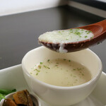 シャムロックカフェ - 冷製スープも上品で美味｡