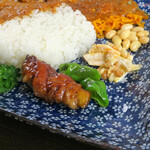 シャムロックカフェ - 副菜の肉巻きが絶品♪。