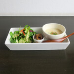 シャムロックカフェ - セットのサラダ。