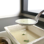 シャムロックカフェ - 繊細で美味な冷製スｰプ｡