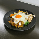 シャムロックカフェ - 数々の副菜と共に、