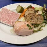 ラ ポルトルージュ - 自家製！お肉のテリーヌと鶏レバーのパテ